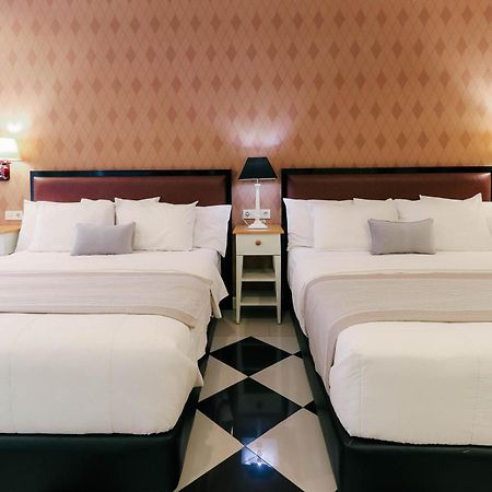 Home Guesthouse Surabaya Luaran gambar