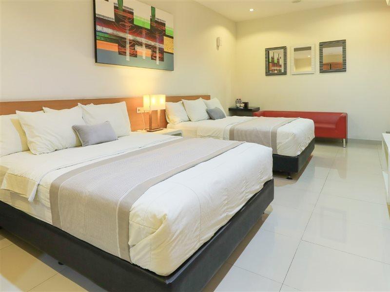 Home Guesthouse Surabaya Luaran gambar