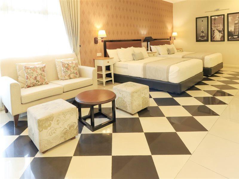 Home Guesthouse Surabaya Luaran gambar