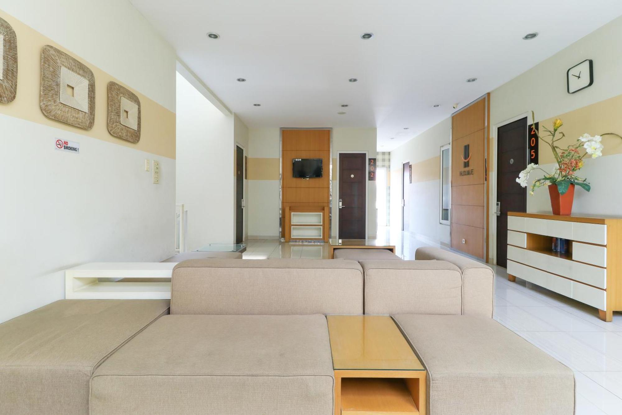 Home Guesthouse Surabaya Luaran gambar