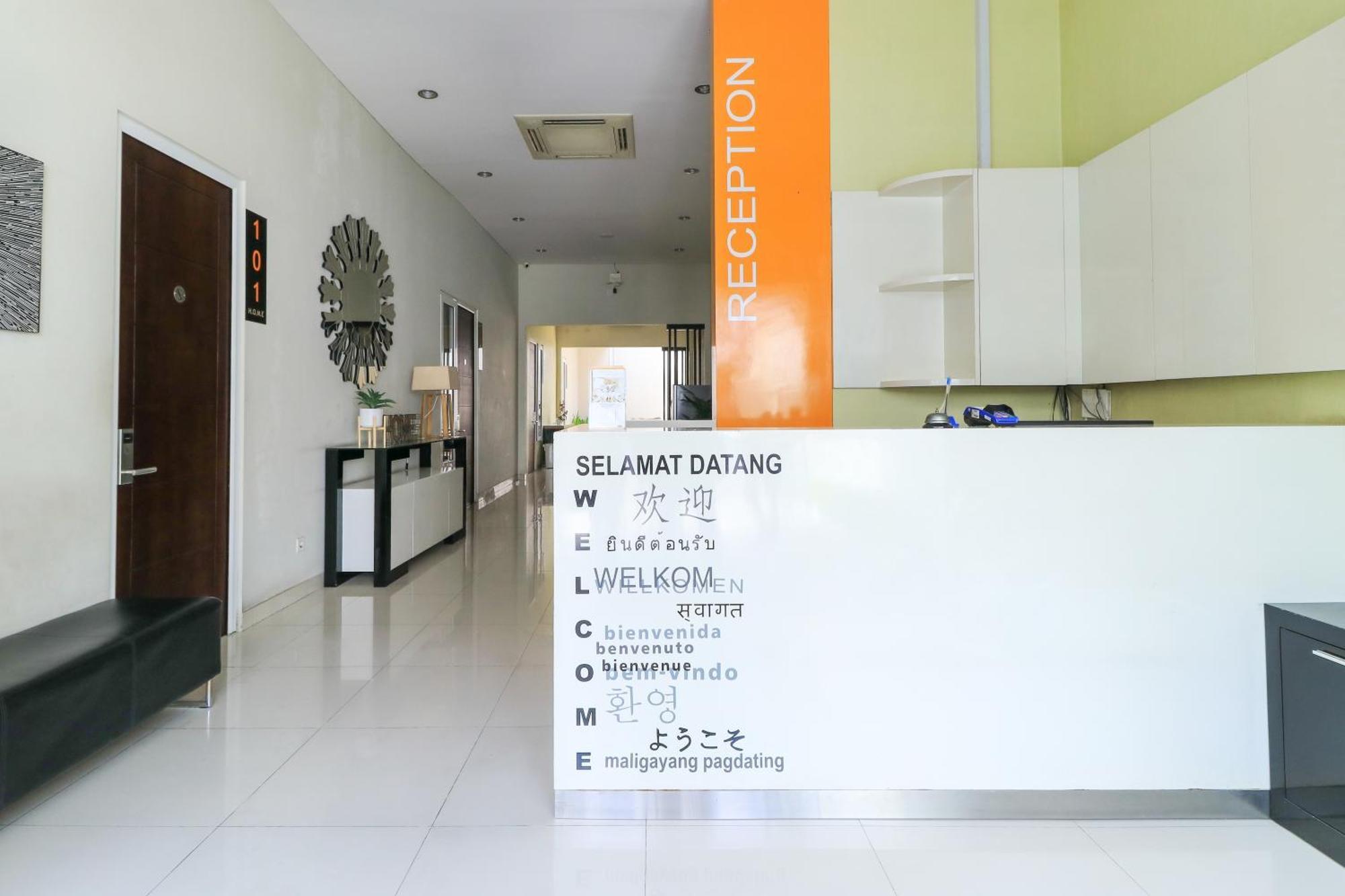 Home Guesthouse Surabaya Luaran gambar