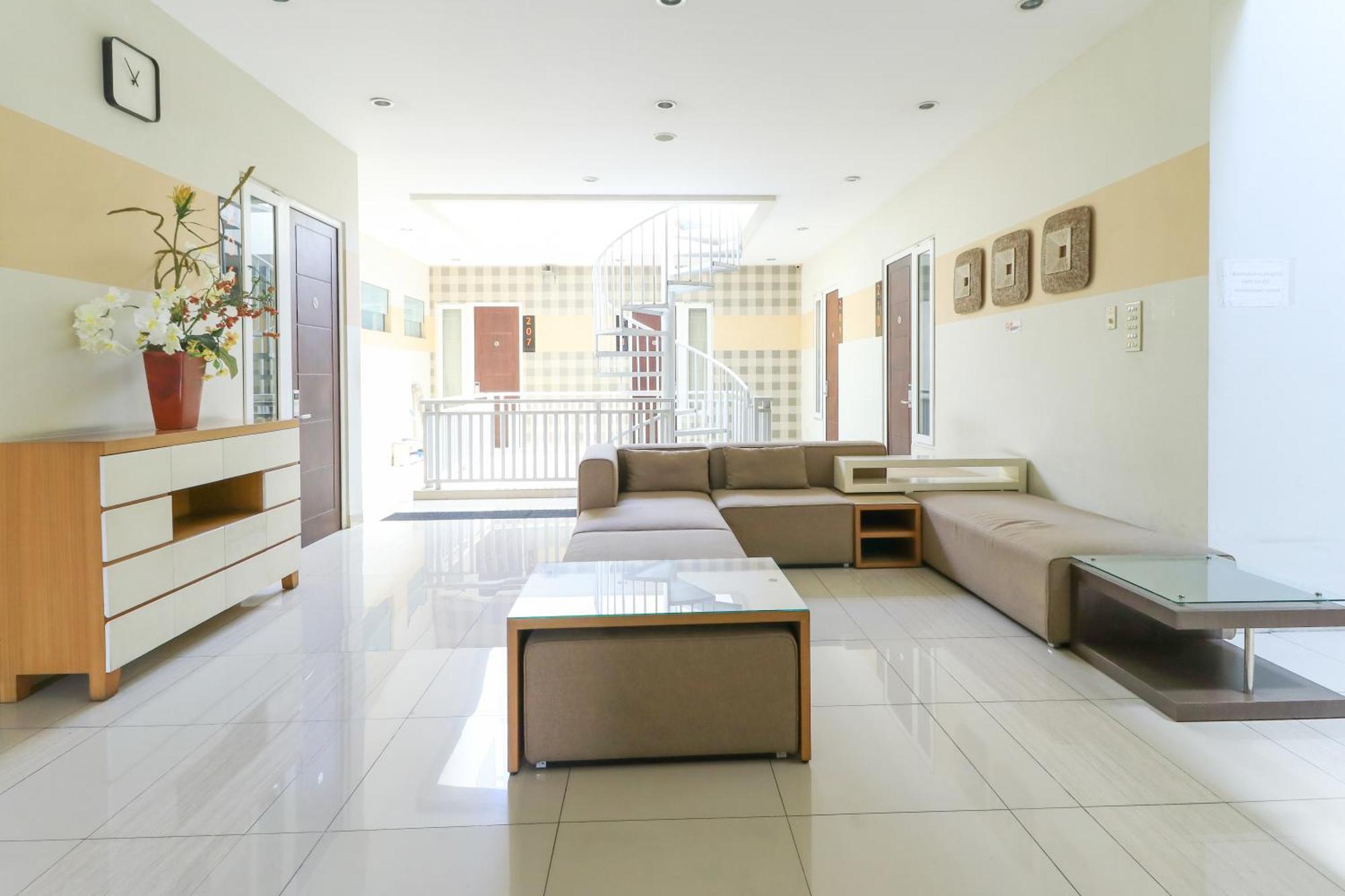 Home Guesthouse Surabaya Luaran gambar
