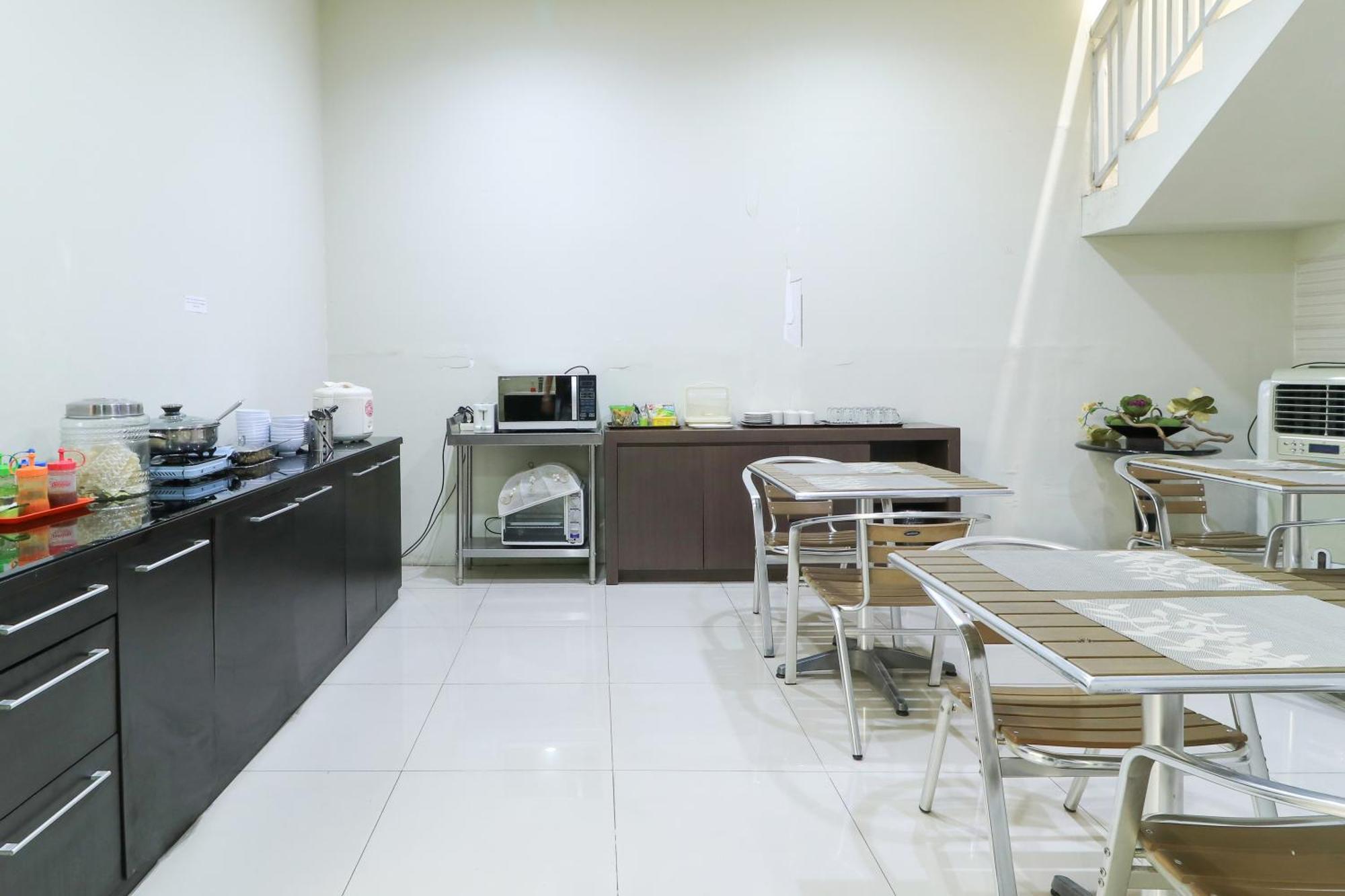 Home Guesthouse Surabaya Luaran gambar