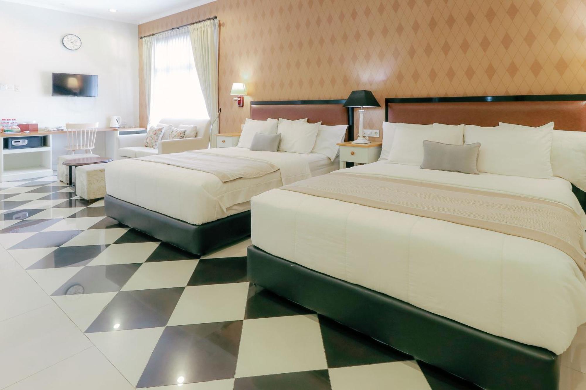 Home Guesthouse Surabaya Luaran gambar
