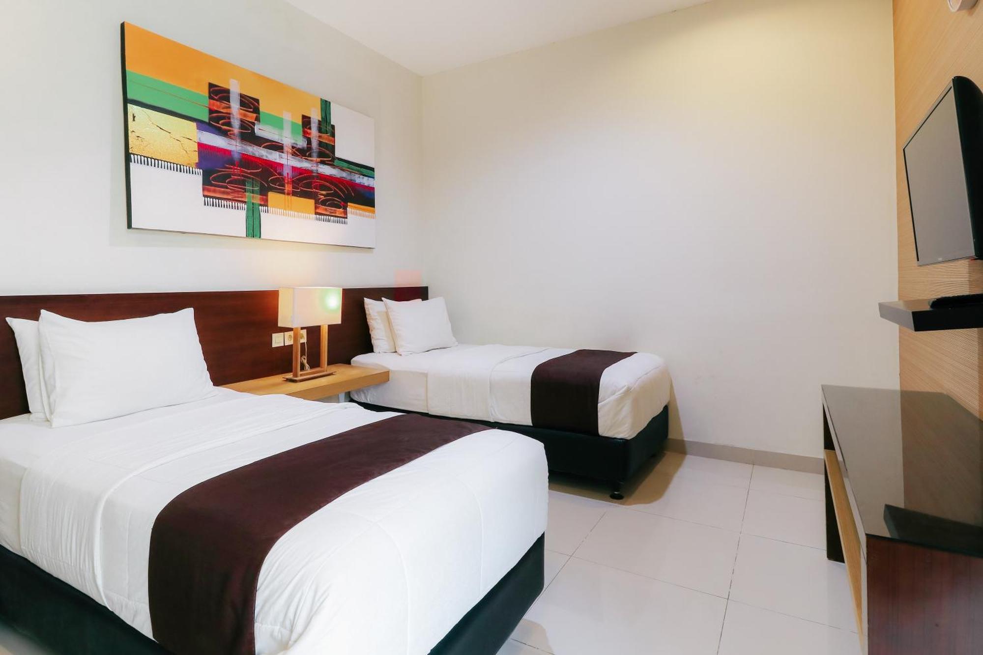 Home Guesthouse Surabaya Luaran gambar