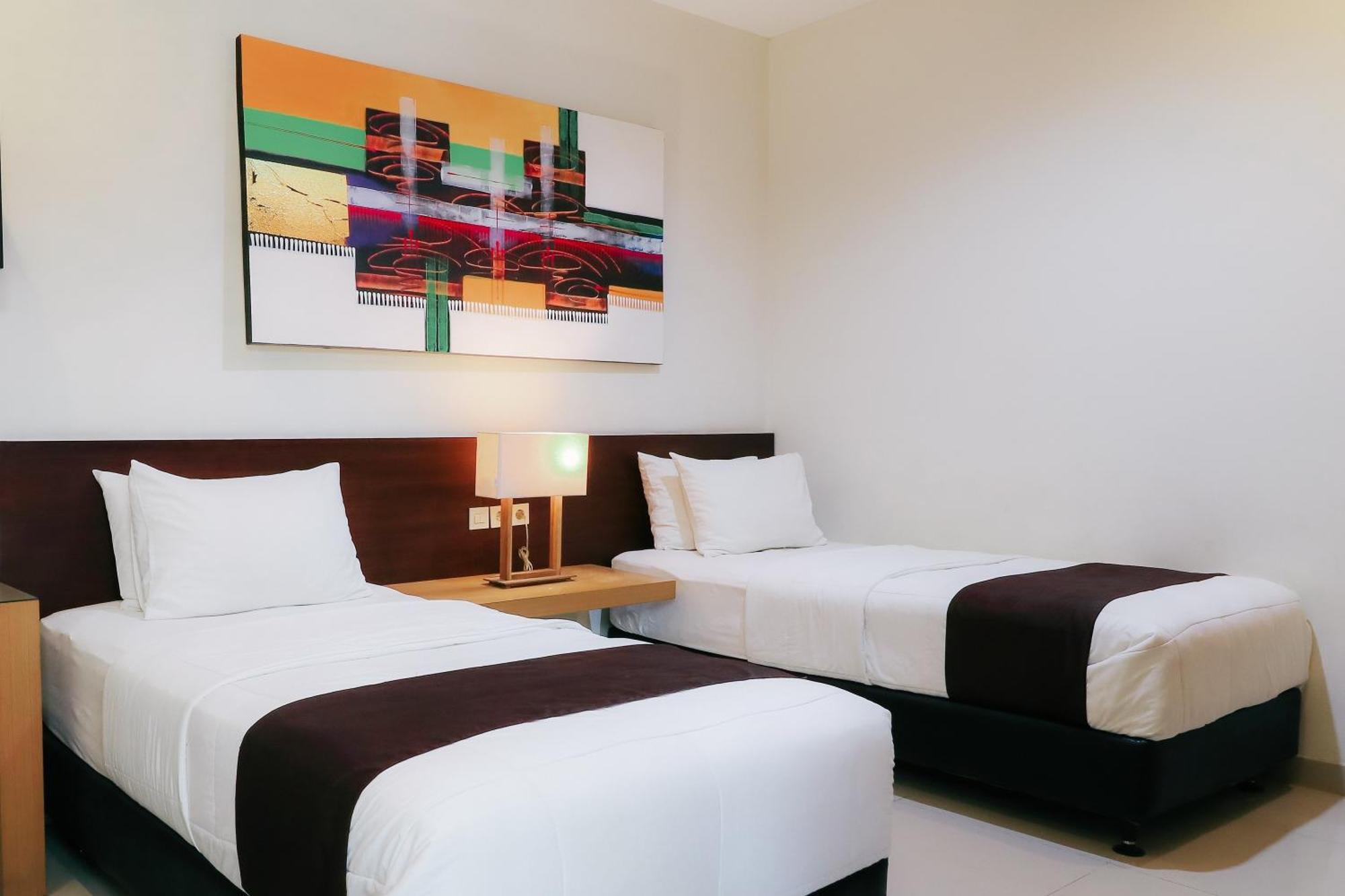 Home Guesthouse Surabaya Luaran gambar