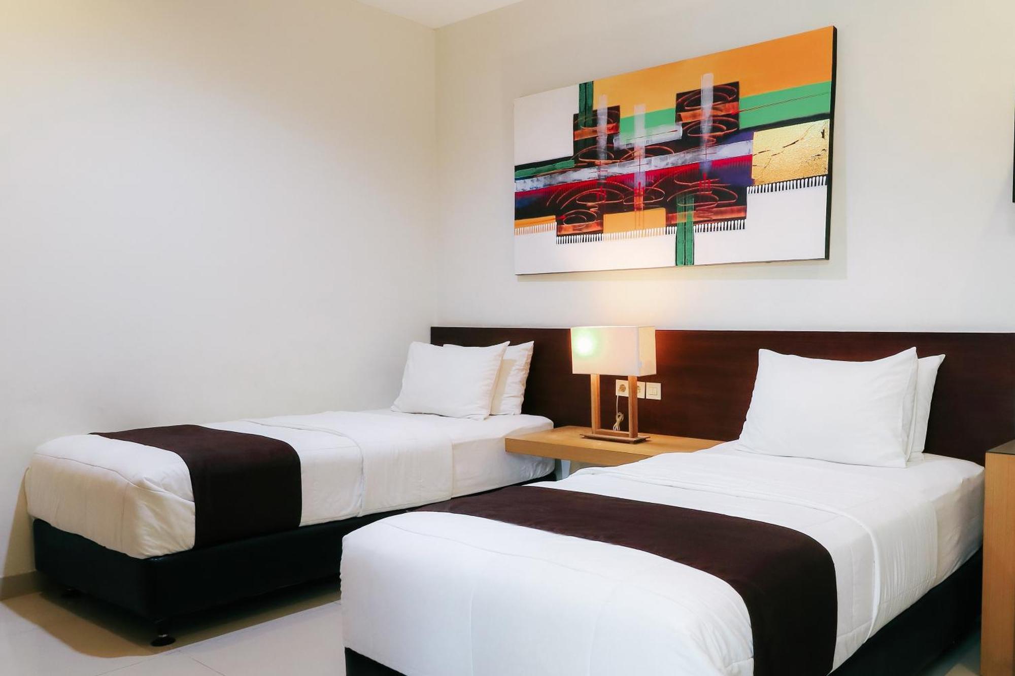 Home Guesthouse Surabaya Luaran gambar