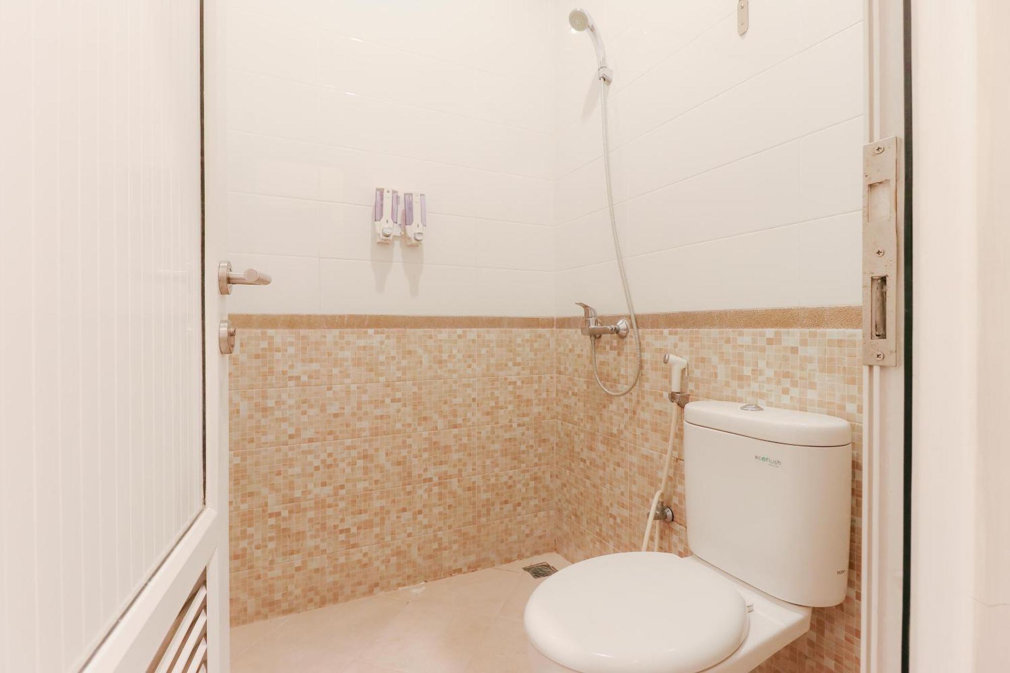 Home Guesthouse Surabaya Luaran gambar