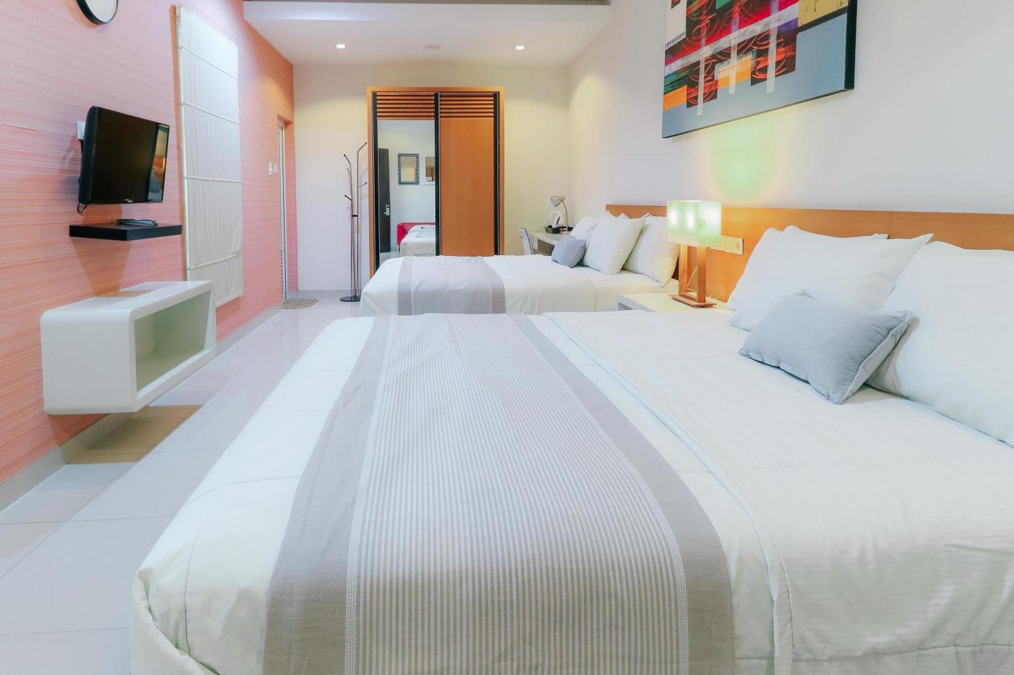 Home Guesthouse Surabaya Luaran gambar