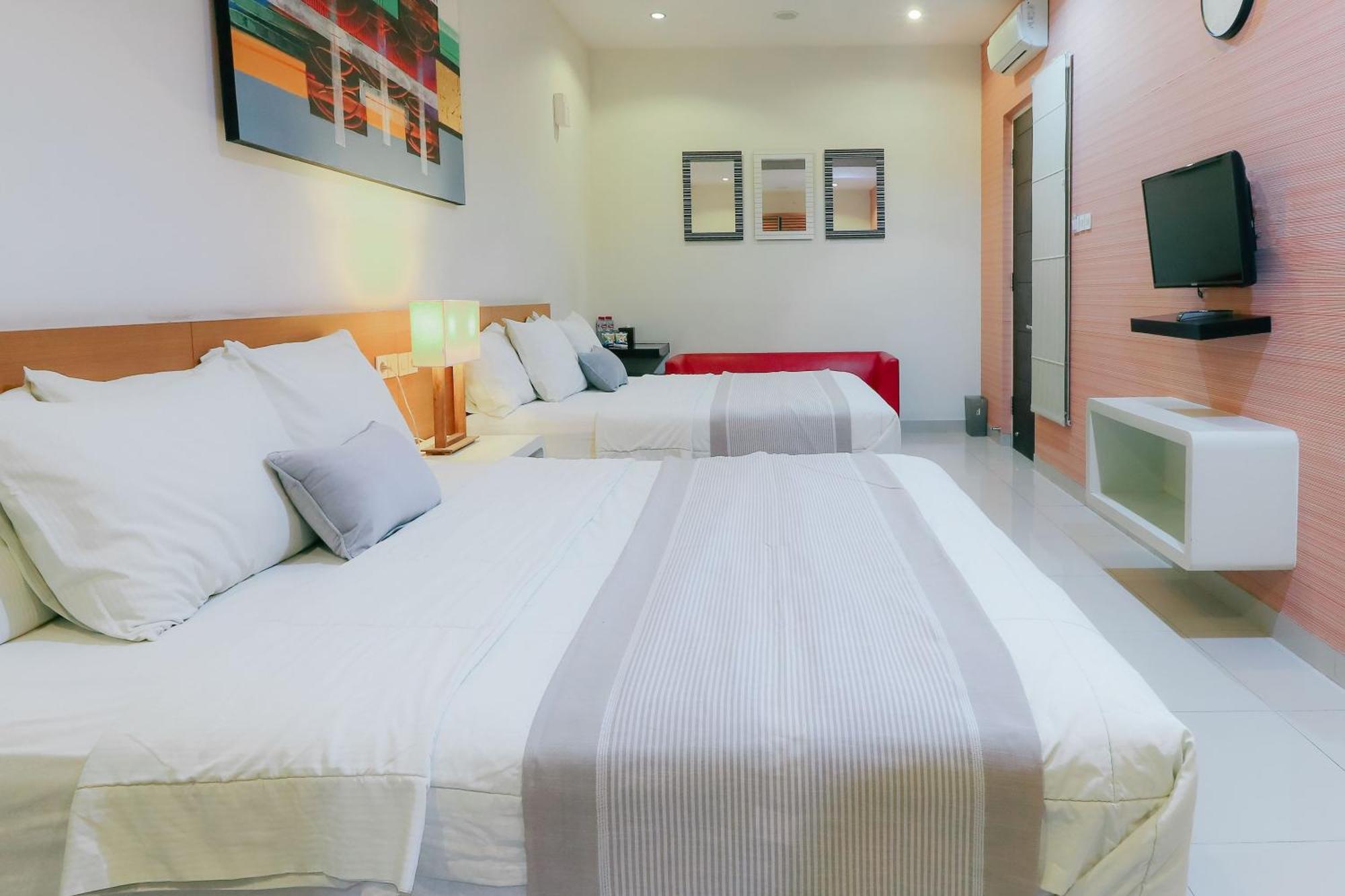 Home Guesthouse Surabaya Luaran gambar
