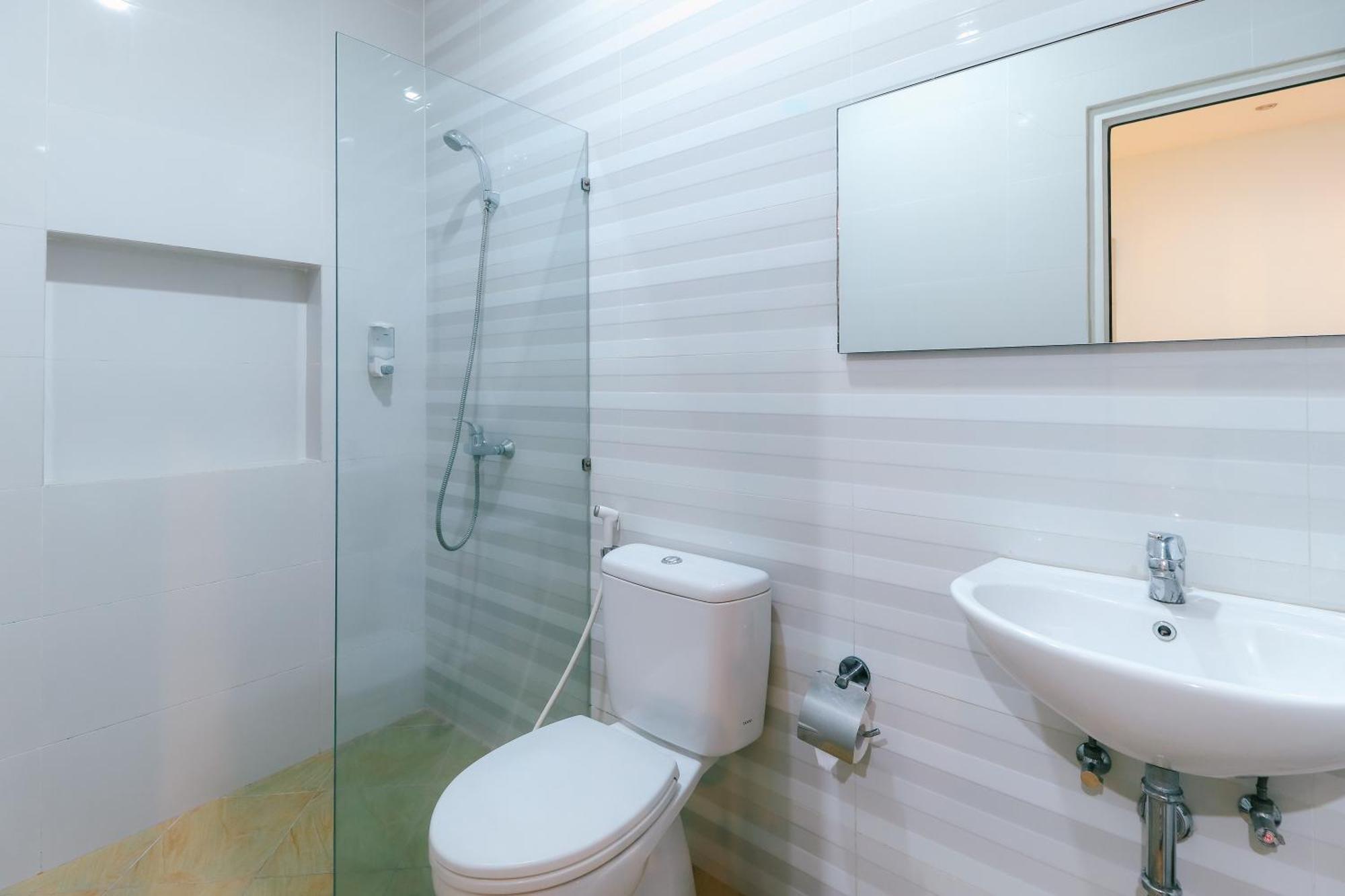 Home Guesthouse Surabaya Luaran gambar
